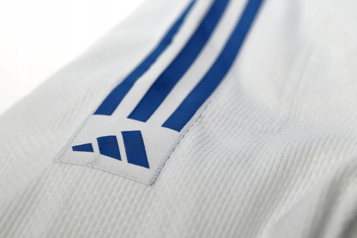 Adidas JU κιμονό με μπλε ρίγες Club 350 g, λευκό