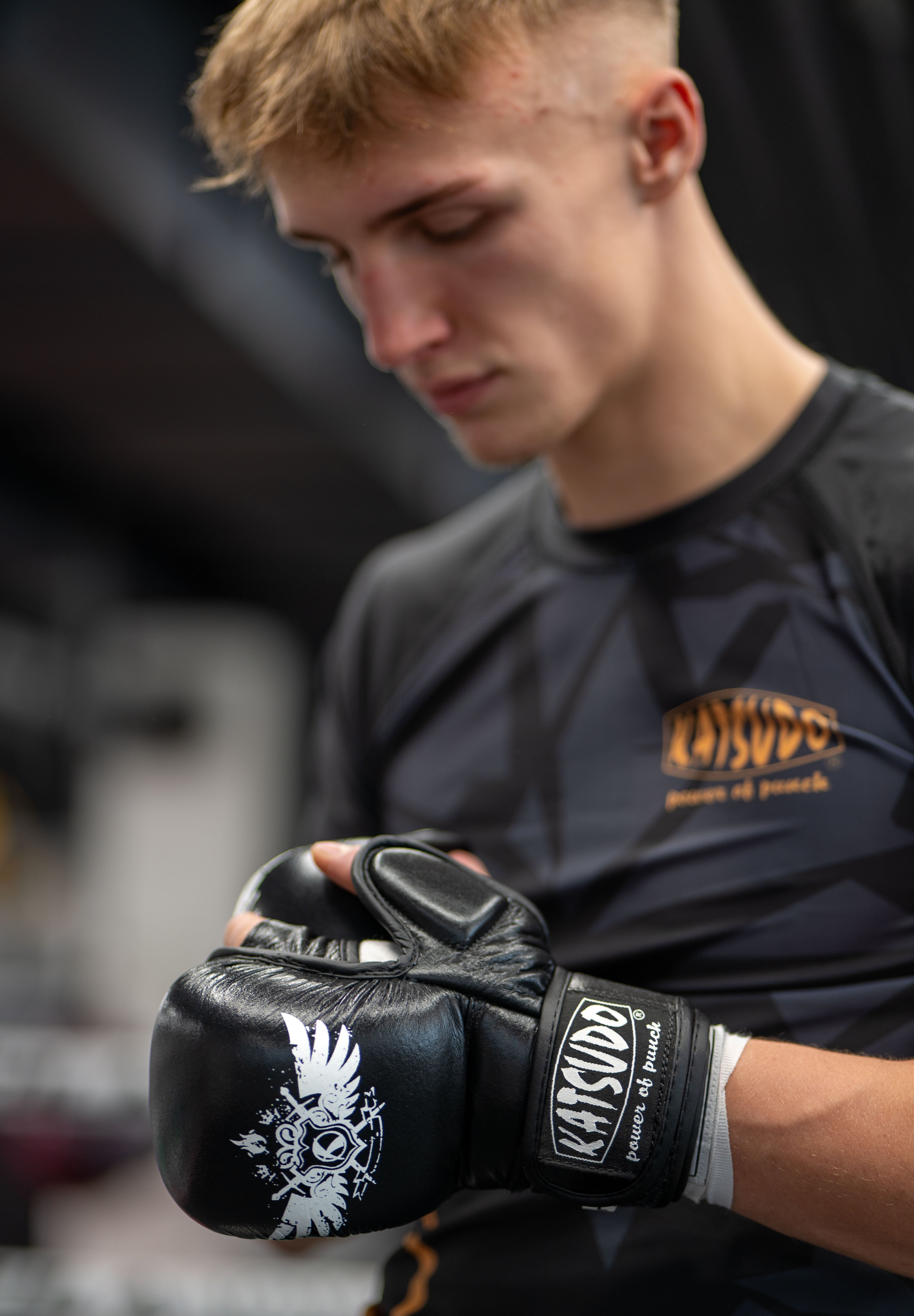 Katsudo rash guard s krátkym rukávom Virago, čierno-zlatý